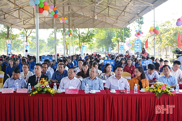 Ly Tu Trong Vocational College opens a new school year