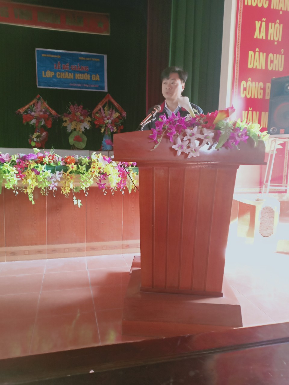 Bế giảng lớp đào tạo nghề "Chăn nuôi gà" tại xã Sơn Lộc, huyện Can Lộc