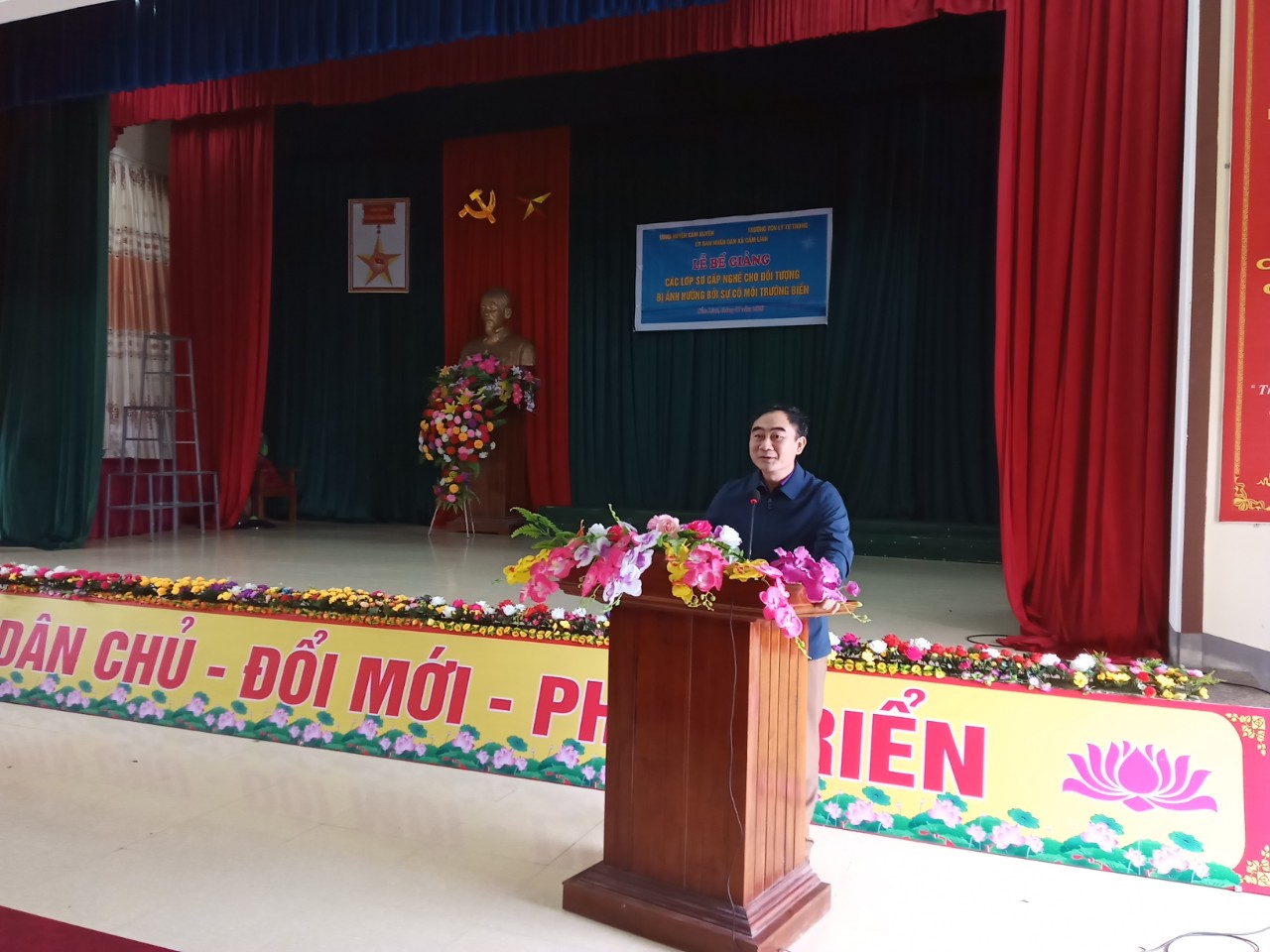 Bế giảng các lớp lao động nông thôn trên địa bàn xã Cẩm Lĩnh.