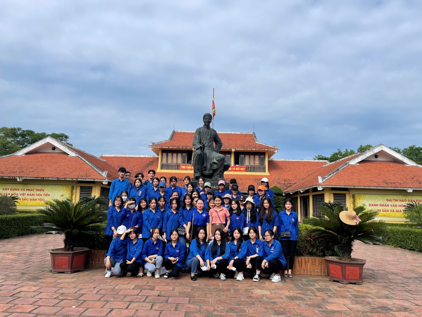 KHOA CÔNG TÁC XÃ HỘI TỔ CHỨC CHO HỌC SINH TRẢI NGHIỆM THỰC TẾ