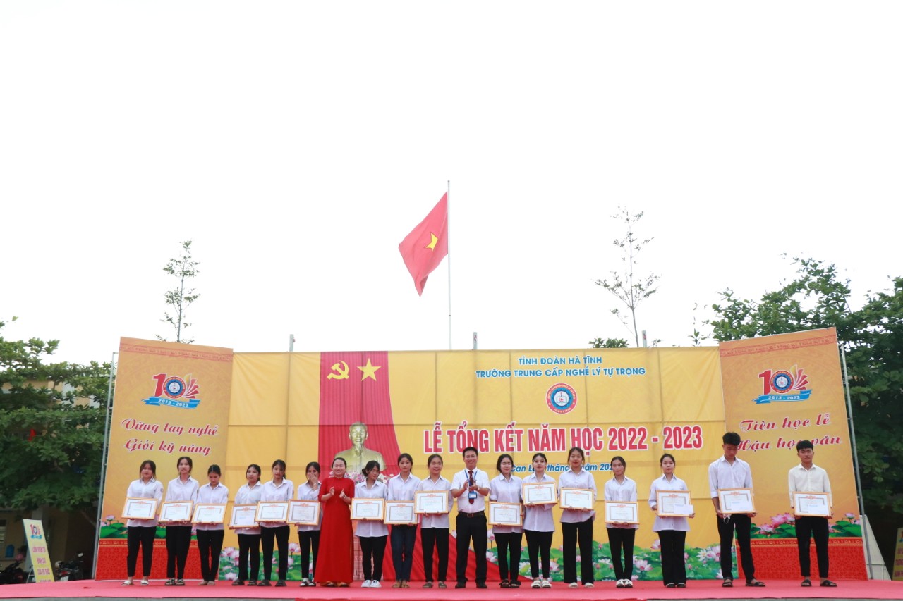 Trường Trung cấp nghề Lý Tự Trọng tổ chức Lễ Tổng kết năm học 2022-2023