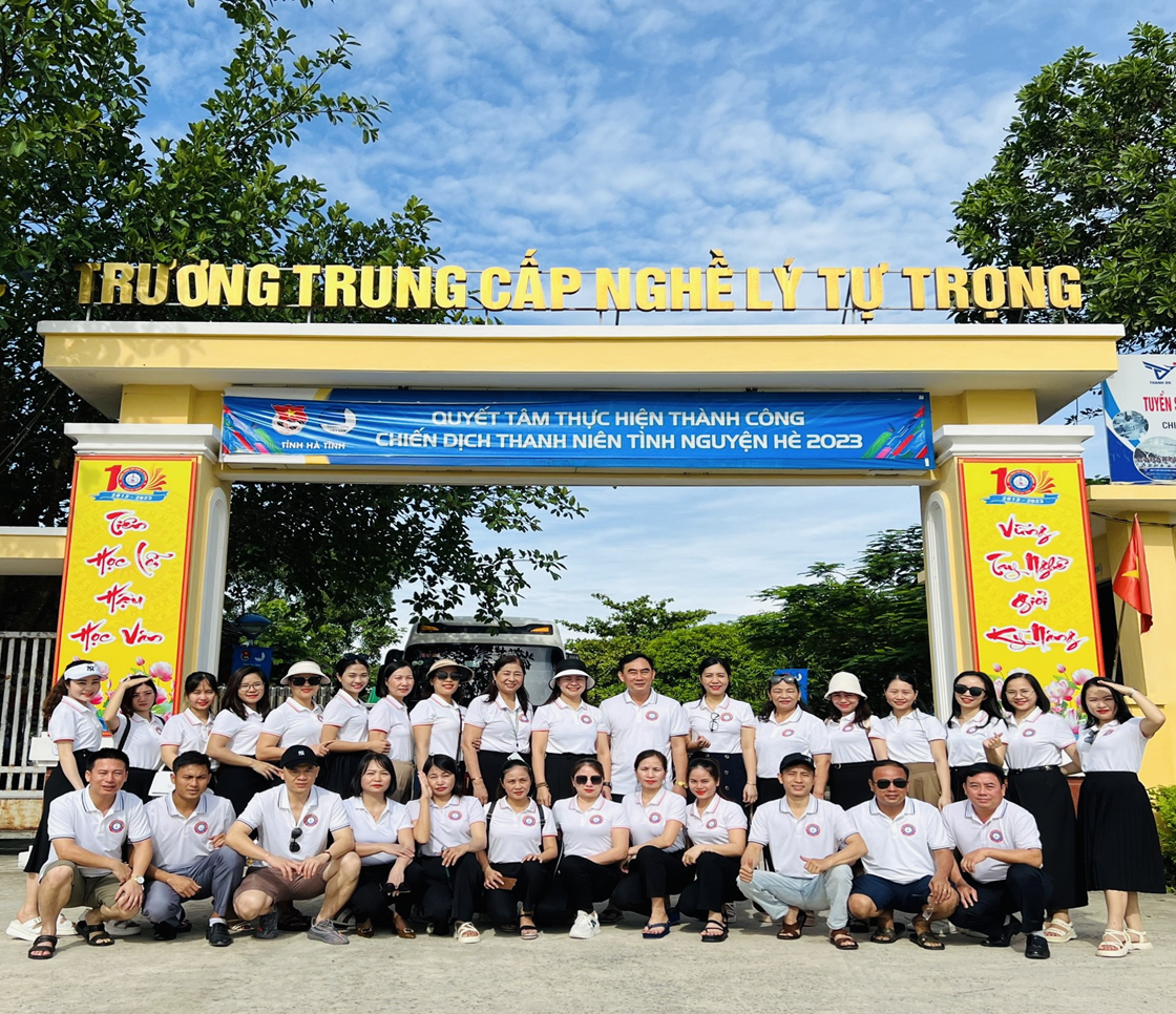 TRƯỜNG TRUNG CÂP NGHỀ LÝ TỰ TRỌNG THAM QUAN TRẢI NGHIỆM THỰC TẾ TẠI CÁC TỈNH MIỀN TÂY NAM BỘ.