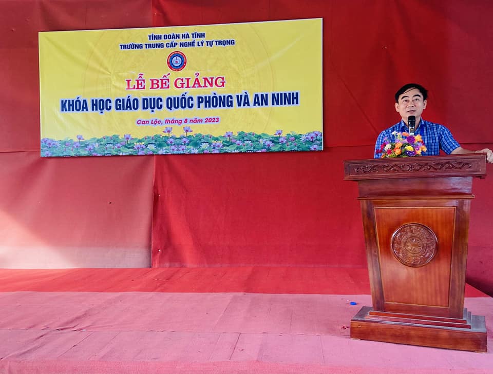 Trường Trung cấp nghề Lý Tự Trọng tổ chức Lễ bế giảng khóa học Giáo dục Quốc phòng và An ninh năm học 2023-2024.